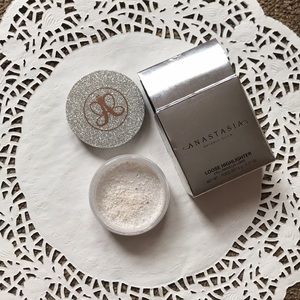 Anastasia Beverly Hills snowflake highlighter